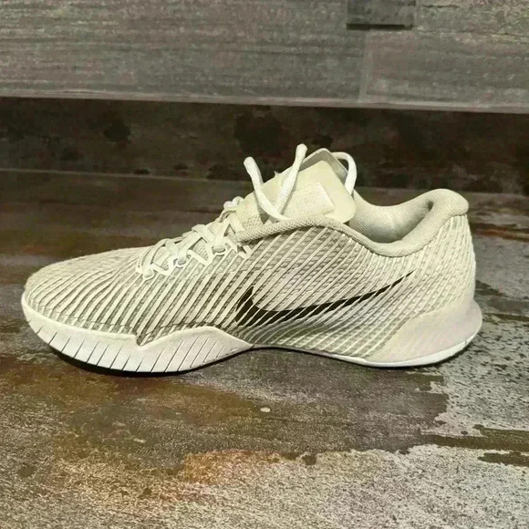 Nike Vapor 11 Tennis Shoe Size 11 US Men Slightly Used - Picture 3 of 4